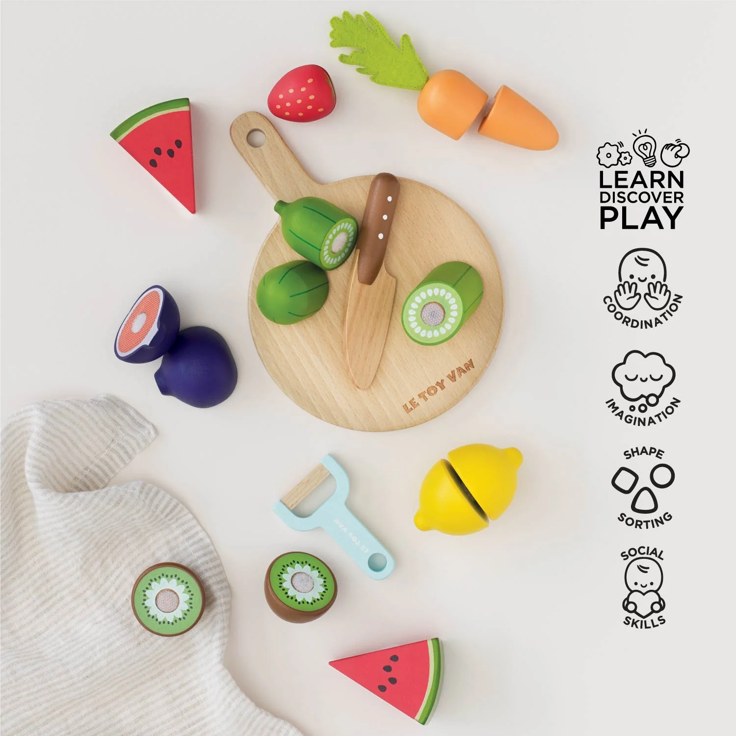 Wooden Chopping Board & Sliceable Play Food - Image 4