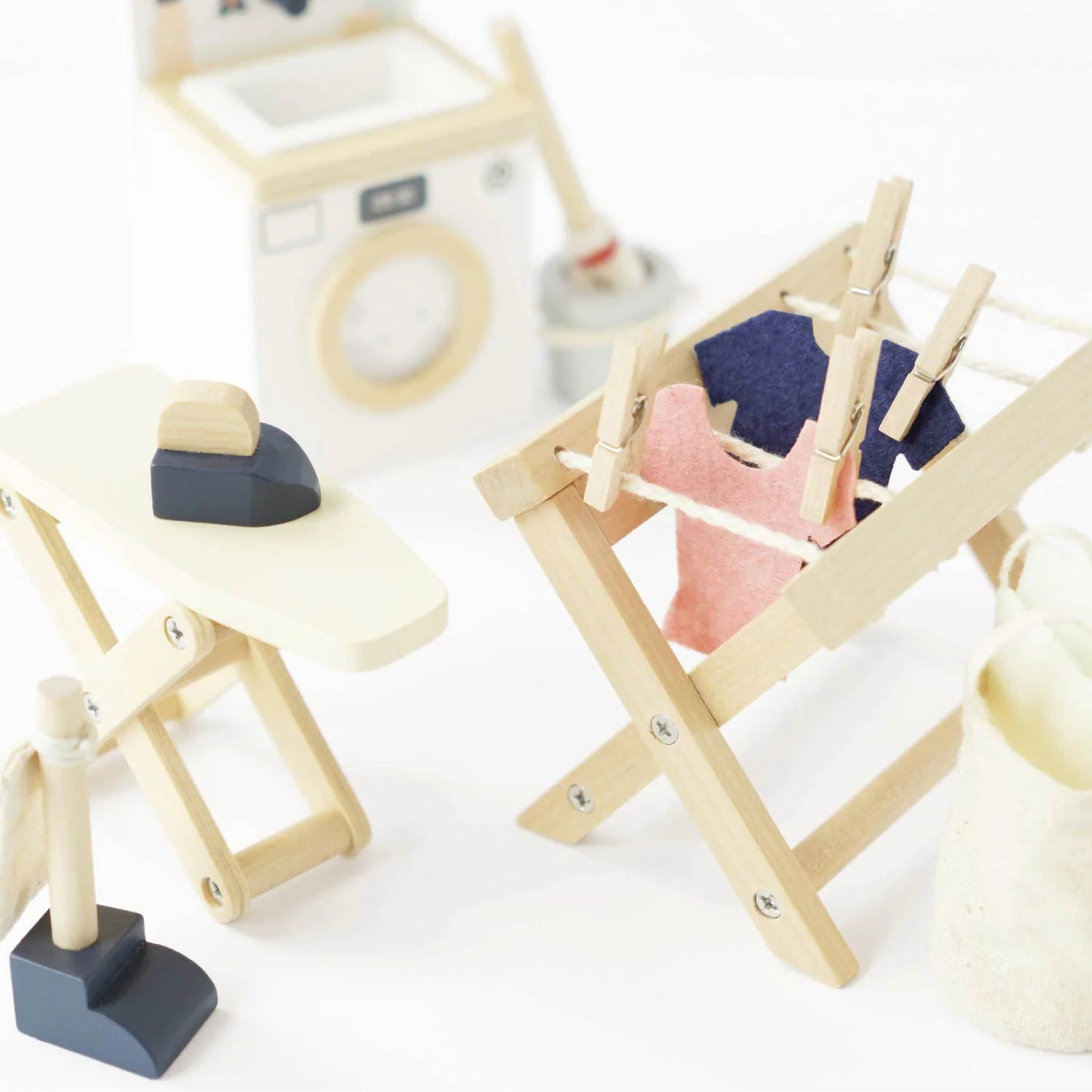 Wooden Dolls House Laundry Room - Image 5