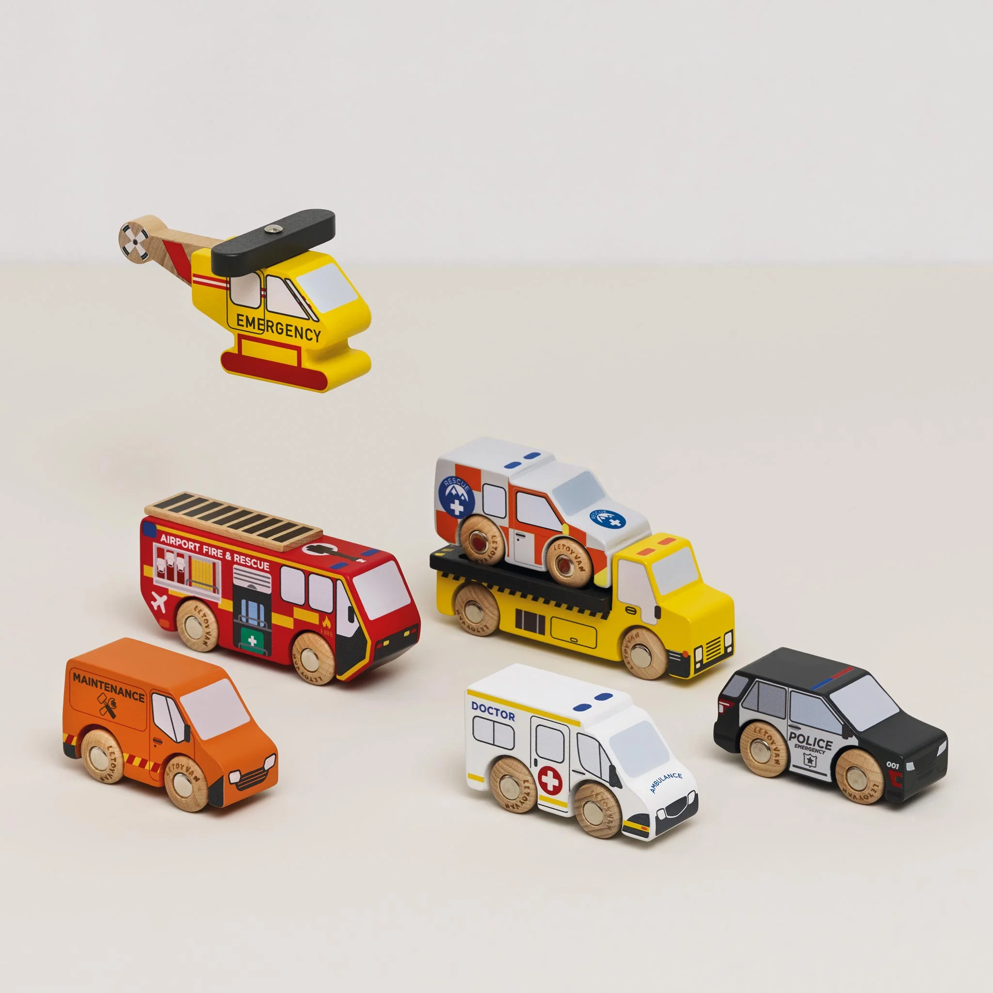 Emergency Services Cars and Garage - Image 4