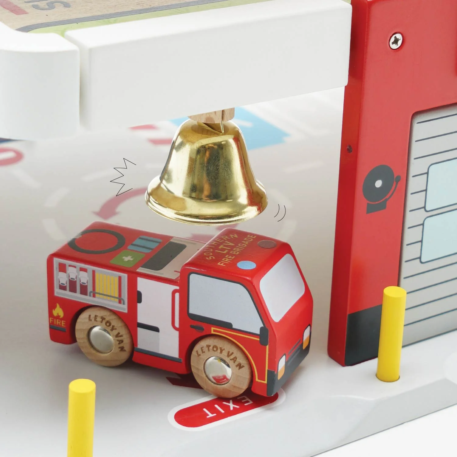 Fire & Rescue Wooden Garage - Image 5