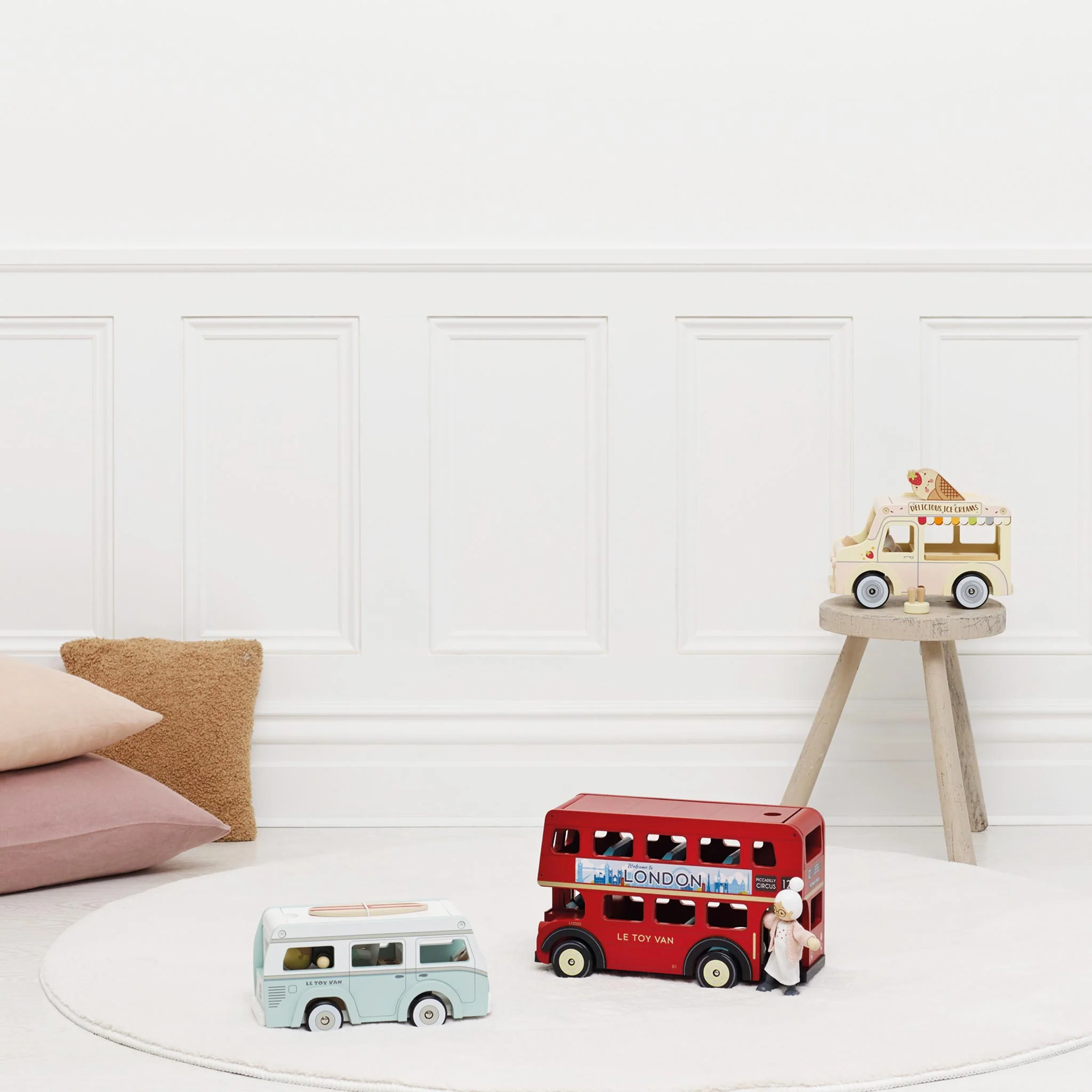 Super Deluxe Palace Doll House Collection - Image 19